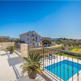 3 bedroom villa with pool, near Zadar, sleeps 8